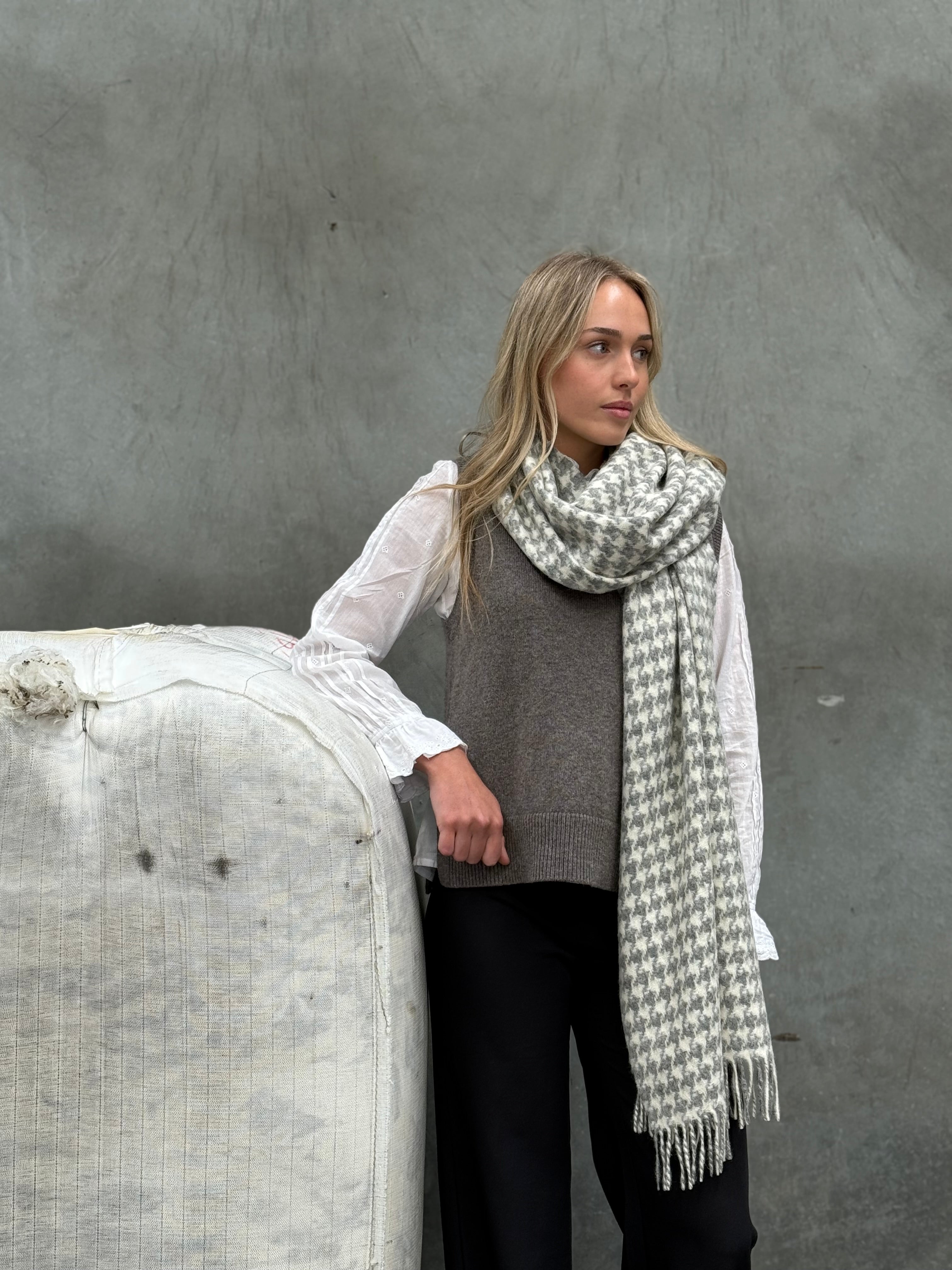 Houndstooth Silver & Ecru Scarf