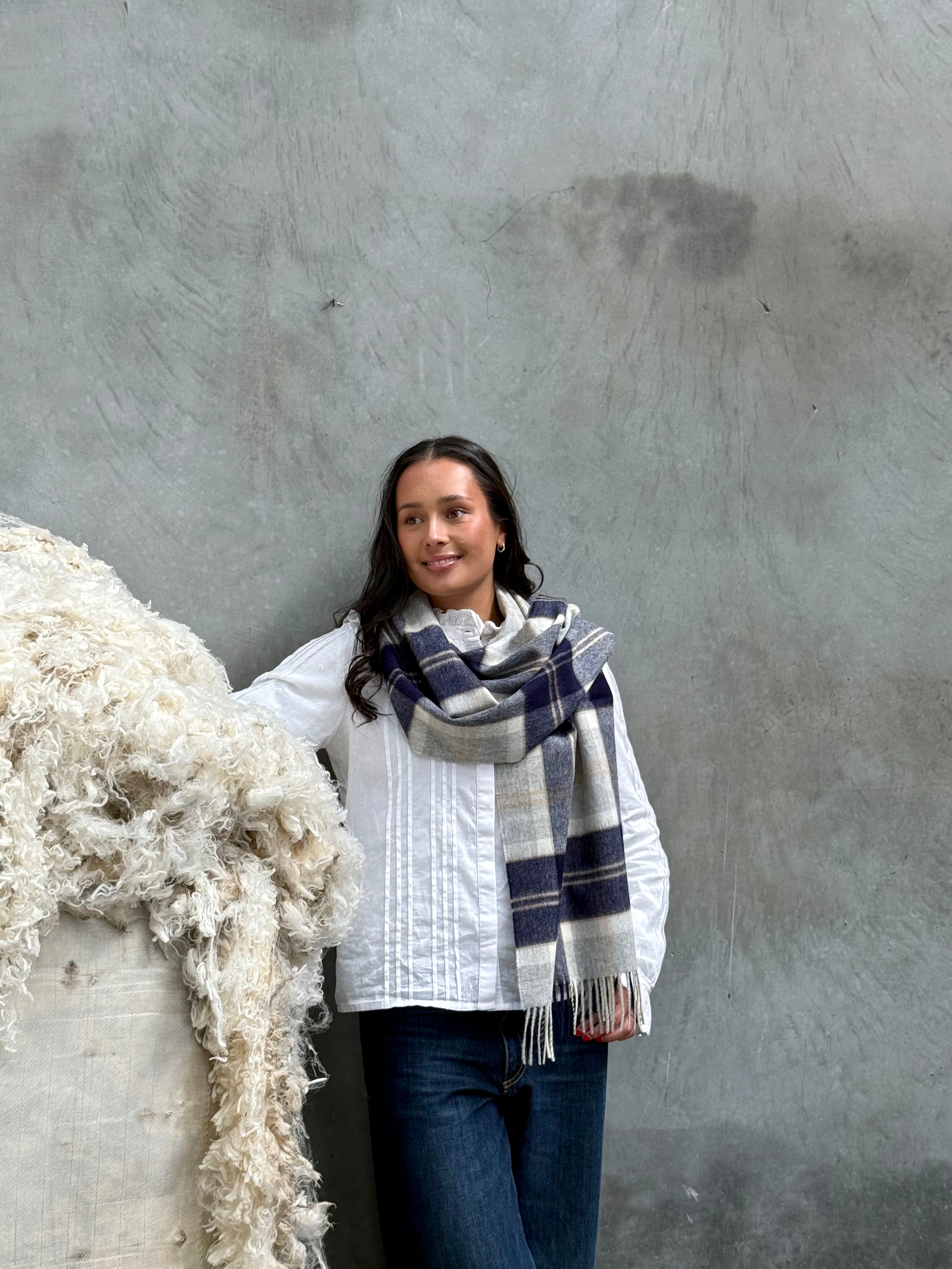 Bannockbane 银色 100% 美利奴羊毛超大围巾