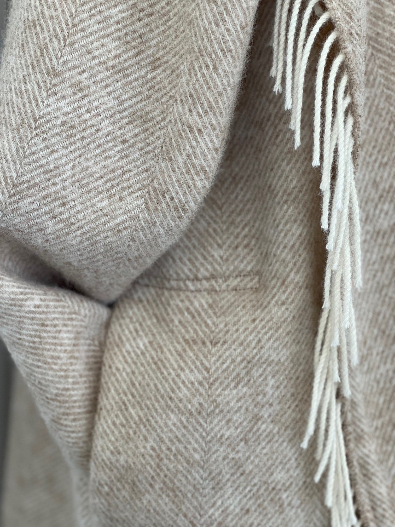 The Southern Coat - Herringbone Beige - 100% wool