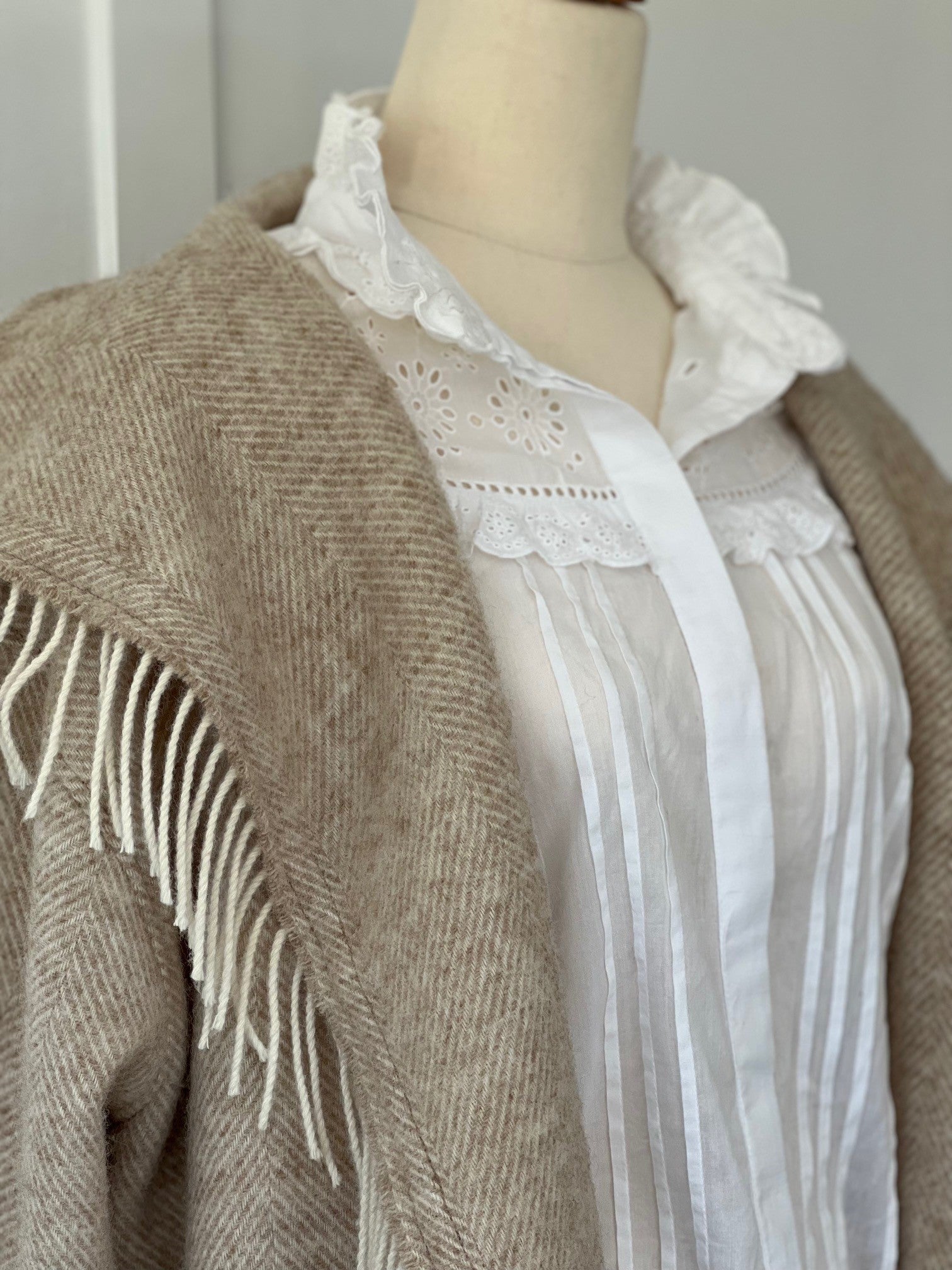 The Southern Coat - Herringbone Beige - 100% wool